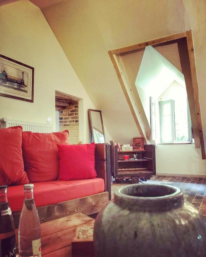 Bed and Breakfast Le Moulin De Corneil Mezilles Екстер'єр фото