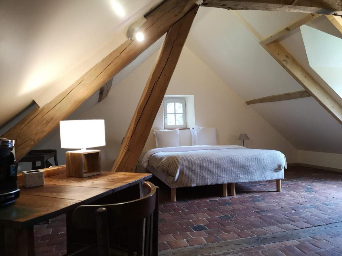 Bed and Breakfast Le Moulin De Corneil Mezilles Екстер'єр фото