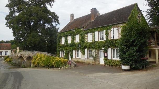 Bed and Breakfast Le Moulin De Corneil Mezilles Екстер'єр фото